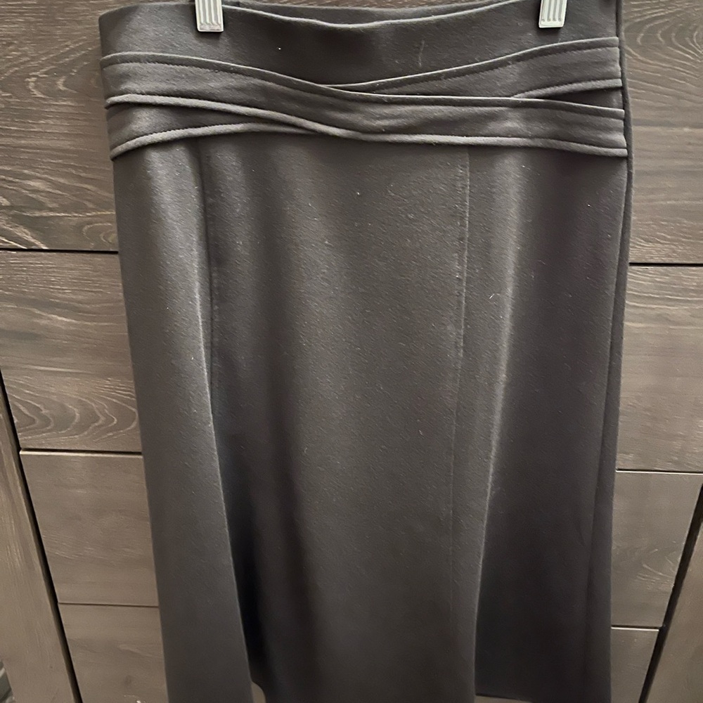 Dressbarn Black Midi A-Line Skirt with Ruched Detail